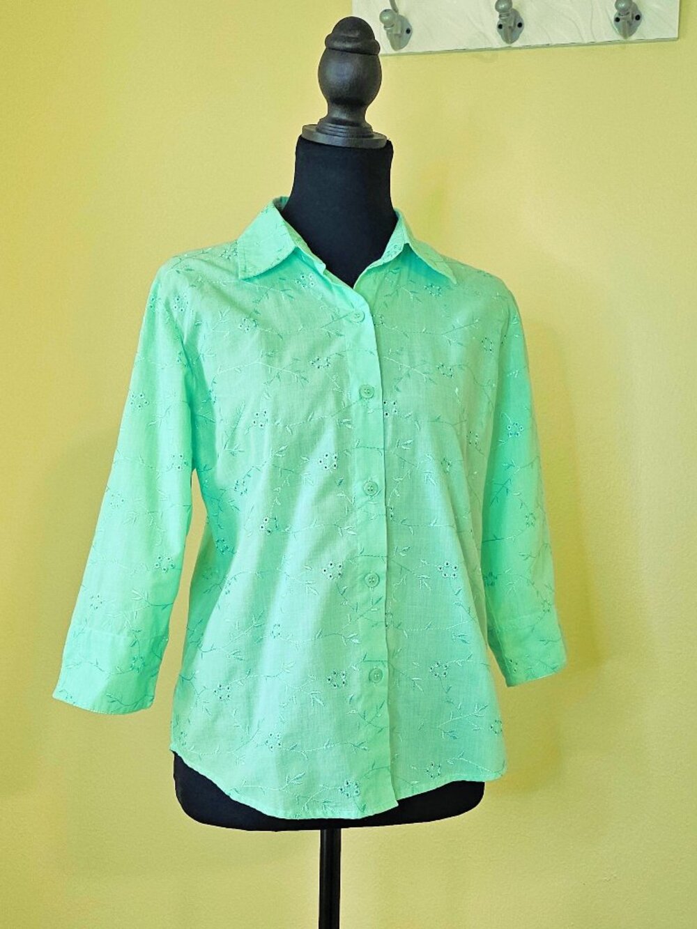 Lemon Grass Mint Green Floral Eyelet Blouse, 3/4 length sleeves, Size PM